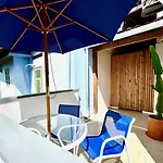 Stylish Apartment In Central Santa Teresa